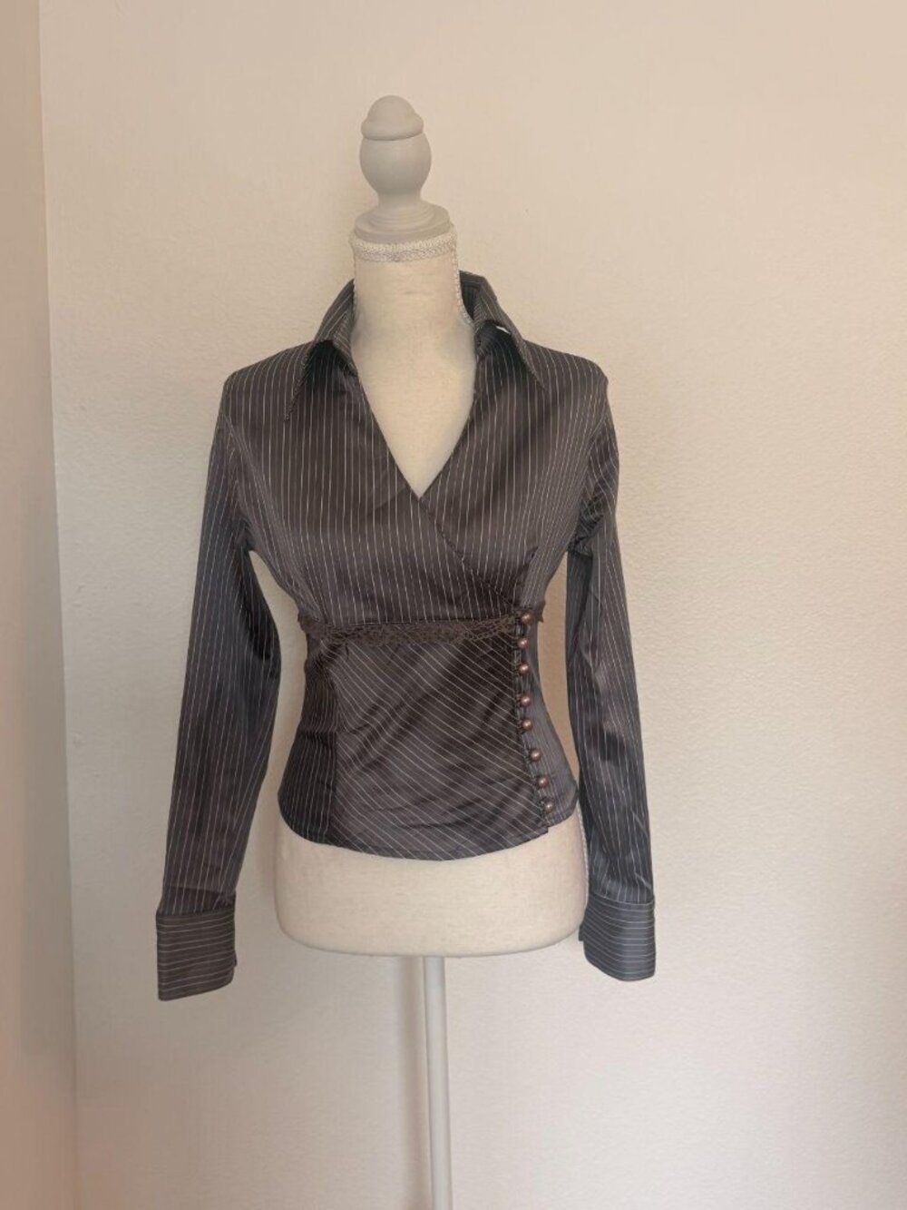 Sexy “office siren” collared long sleeve top 🖤✨ Best fits XS
